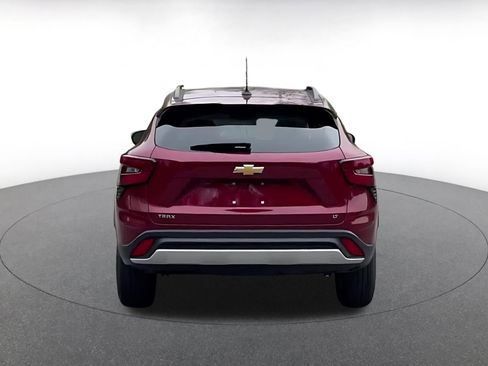 Used 2025 Chevrolet Trax LT image 12