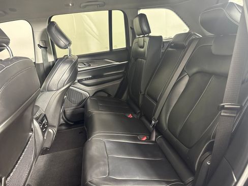 Used 2022 Jeep Grand Cherokee Limited RWD image 12