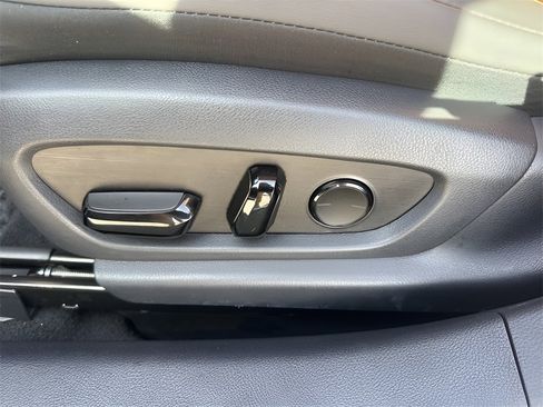 Used 2025 Lexus ES 350 w/ Premium Package image 10