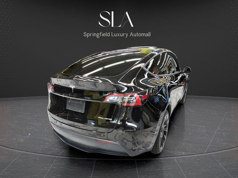 Used 2022 Tesla Model Y Long Range AWD/4WD image 7
