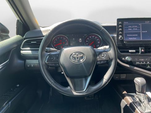 Used 2022 Toyota Camry XSE FWD image 13
