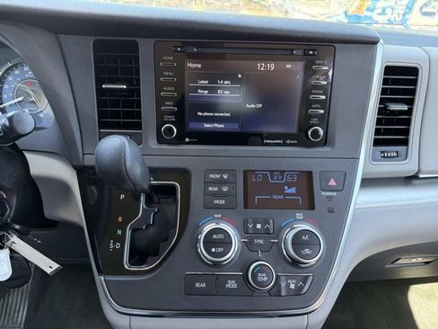 Used 2018 Toyota Sienna LE image 26