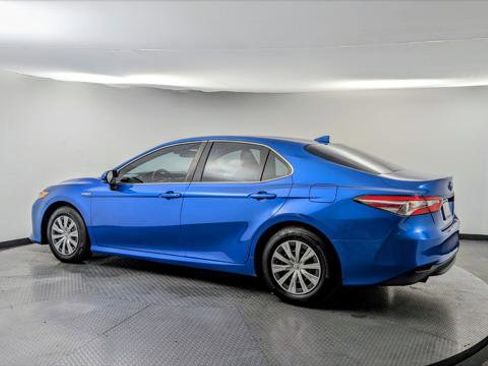 Used 2019 Toyota Camry LE image 4