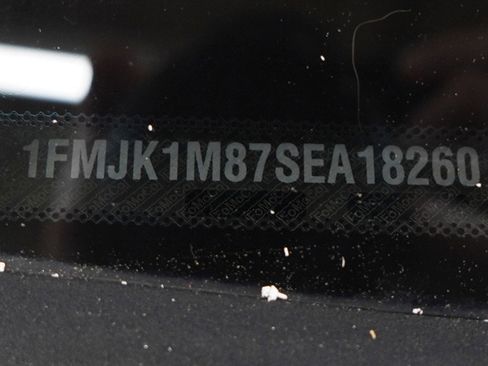 Used 2025 Ford Expedition Max Platinum AWD/4WD image 37