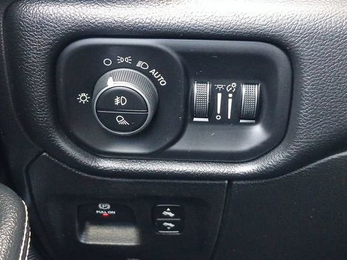 Used 2019 RAM 1500 Laramie AWD/4WD image 25