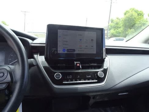 Used 2025 Toyota Corolla LE FWD image 27