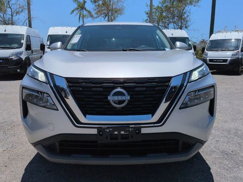 Used 2023 Nissan Rogue SV FWD image 3