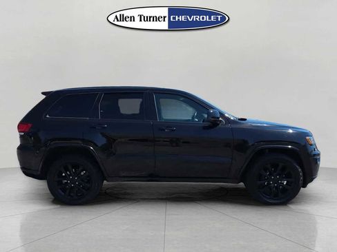 Used 2020 Jeep Grand Cherokee Altitude image 3