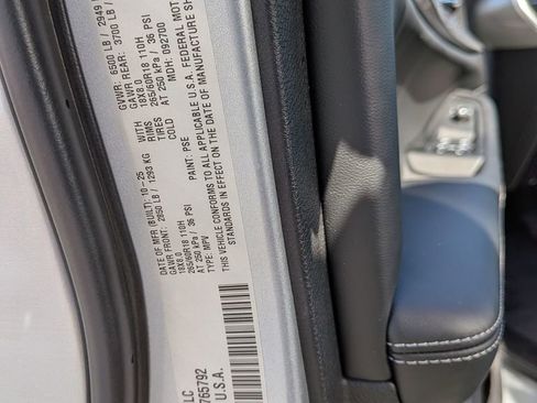 New 2025 Jeep Grand Cherokee L Limited RWD image 31