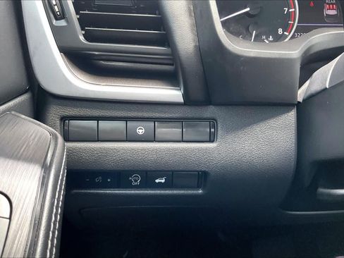 Used 2024 Nissan Rogue SV FWD image 31