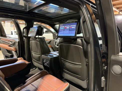 Used 2023 GMC Yukon Denali Ultimate AWD/4WD image 32