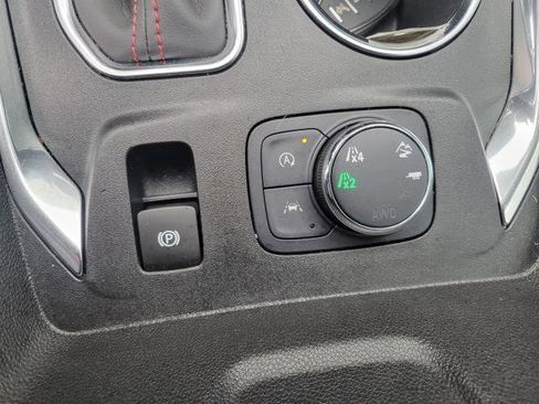 Used 2023 Chevrolet Traverse RS image 31