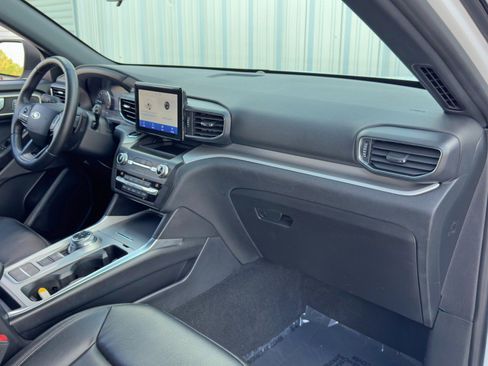 Used 2020 Ford Explorer XLT w/ Equipment Group 202A image 13