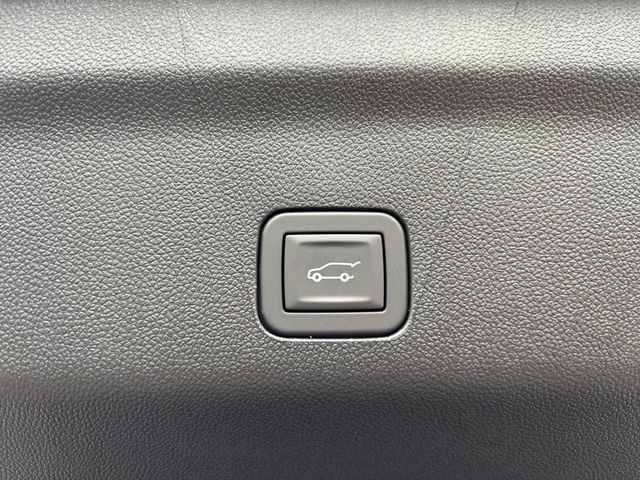 Used 2026 Chevrolet Tahoe Premier AWD/4WD image 39