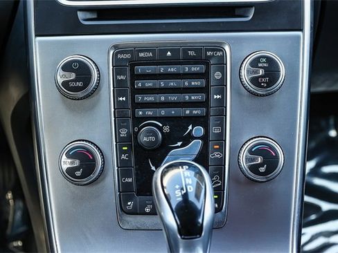 Used 2018 Volvo V60 T5 Cross Country w/ Convenience Package image 13