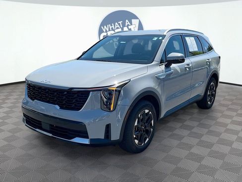 Certified 2025 Kia Sorento S image 1