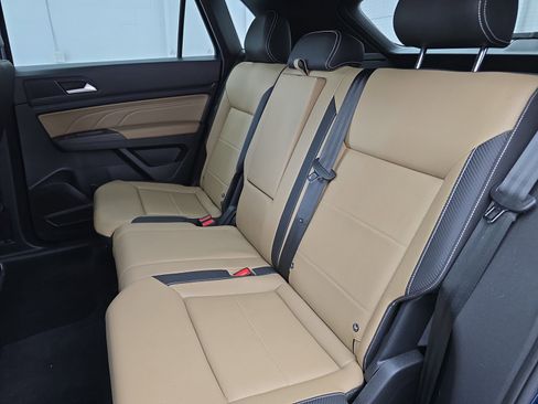 Used 2023 Volkswagen Atlas Cross Sport SE image 14