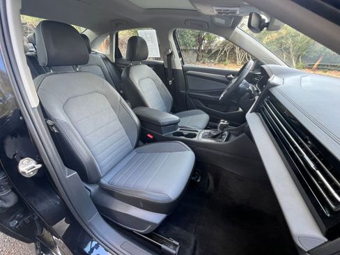 Used 2025 Volkswagen Jetta SE image 35