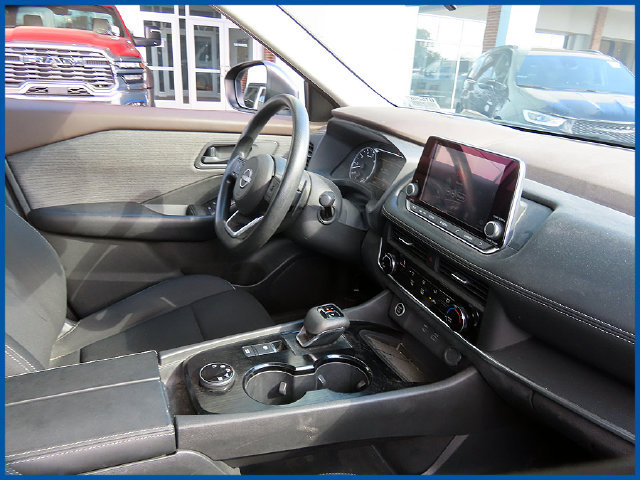 Used 2023 Nissan Rogue S AWD/4WD image 8