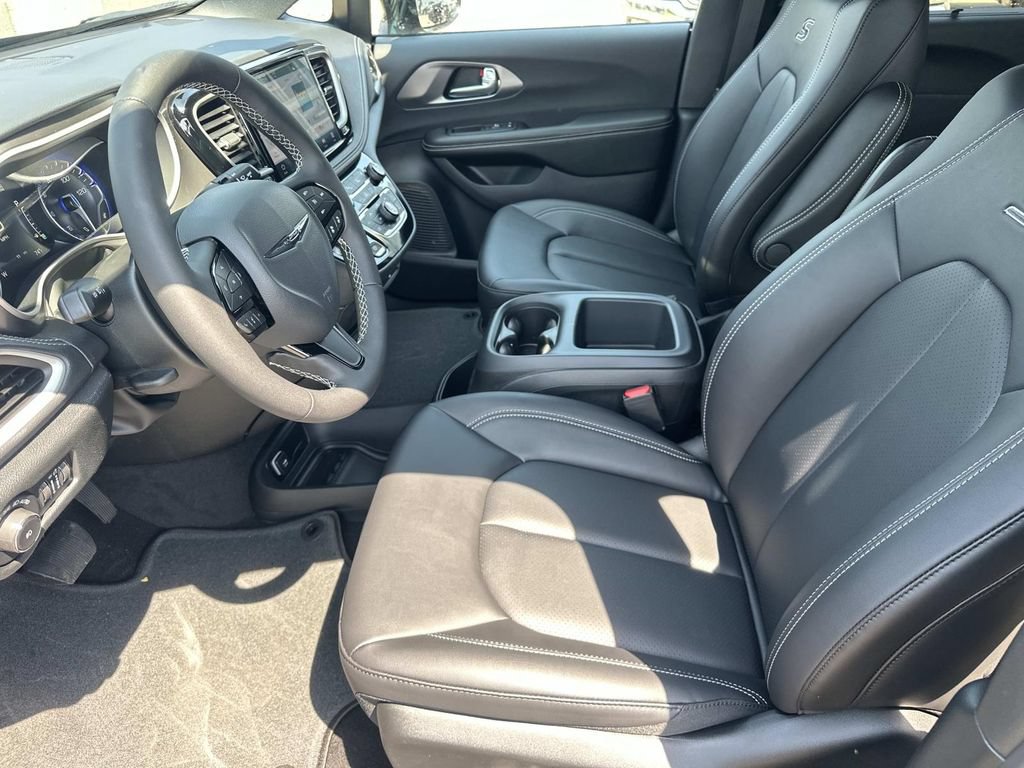 New 2026 Chrysler Pacifica Select w/ S Appearance Package FWD image 16