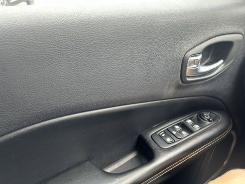 Used 2018 Jeep Compass Latitude w/ Popular Equipment Group AWD/4WD image 28