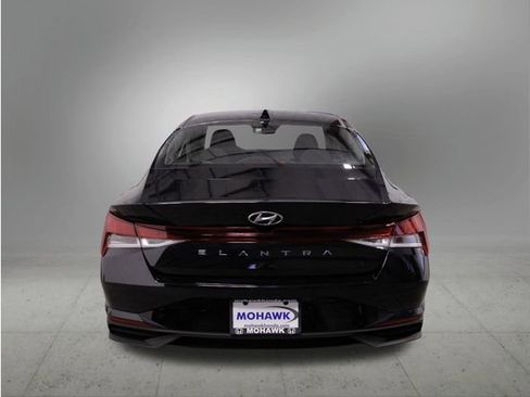 Used 2023 Hyundai Elantra SEL image 5