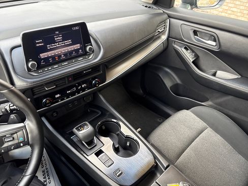 Used 2025 Nissan Rogue SV image 16