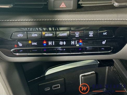 Used 2023 Buick Envision Essence w/ Sport Touring Package image 21