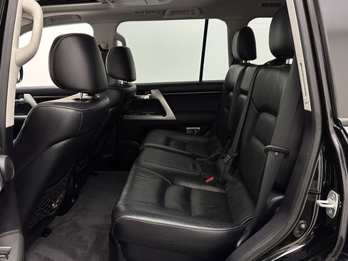 Used 2014 Toyota Land Cruiser image 27