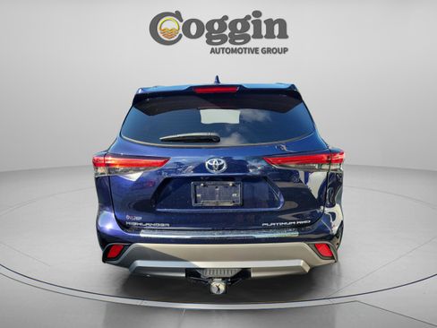 Used 2021 Toyota Highlander Platinum AWD/4WD image 3