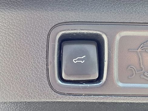 Used 2018 Lincoln Navigator Select w/ Technology Package AWD/4WD image 18