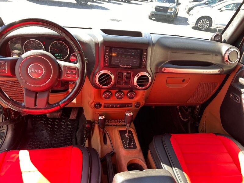 Used 2012 Jeep Wrangler Unlimited Rubicon w/ Connectivity Group AWD/4WD image 19