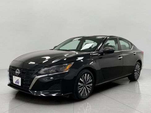 Certified 2025 Nissan Altima 2.5 SV FWD image 37