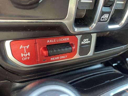 Used 2021 Jeep Gladiator Mojave AWD/4WD image 35