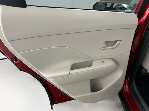 Used 2025 Hyundai Kona SEL AWD/4WD image 27