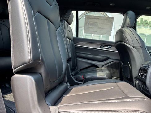 New 2025 Jeep Grand Cherokee L Limited w/ Black Appearance Package image 7