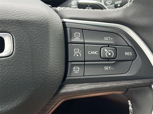 New 2025 Jeep Grand Cherokee Limited w/ Black Appearance Package image 27