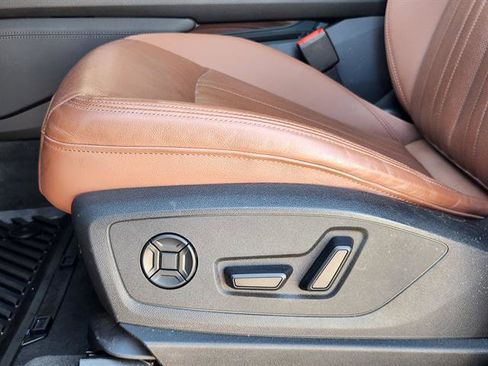 Used 2022 Audi e-tron Premium Plus w/ Premium Plus Package image 18