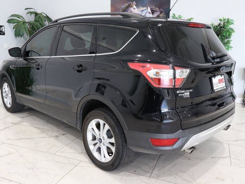 Used 2018 Ford Escape SE w/ Ford Safe & Smart Package FWD image 3