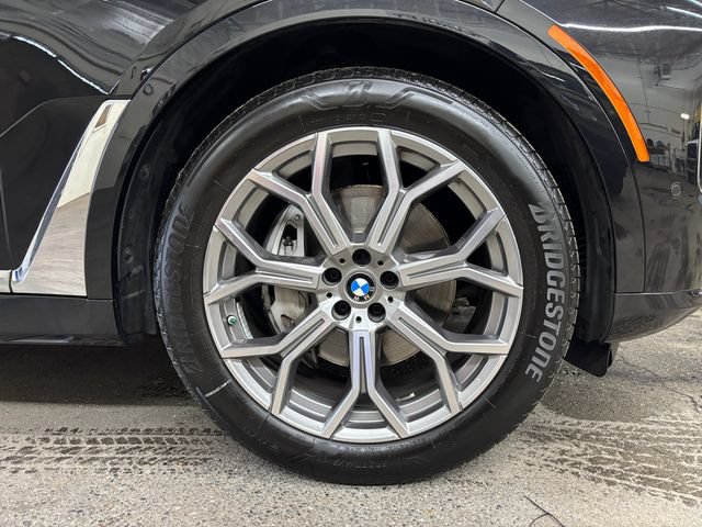 Used 2023 BMW X7 xDrive40i w/ Parking Assistance Package AWD/4WD image 16