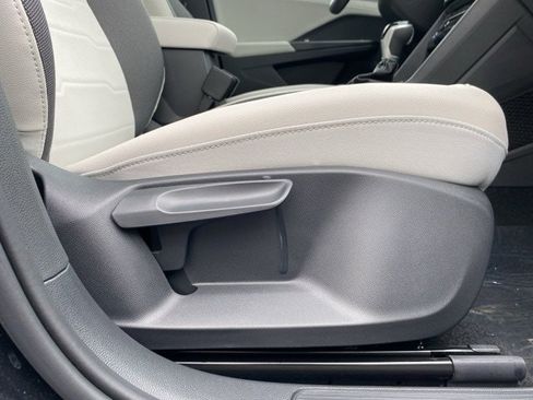 New 2025 Volkswagen Taos SE image 51