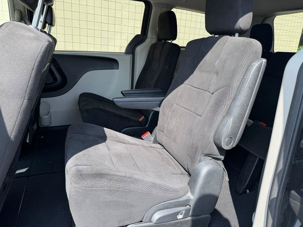 Used 2013 Dodge Grand Caravan SXT FWD image 30