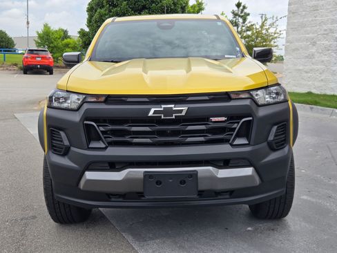 Used 2023 Chevrolet Colorado Trail Boss w/ Technology Package AWD/4WD image 2