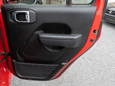 Used 2023 Jeep Wrangler Unlimited Sport image 29