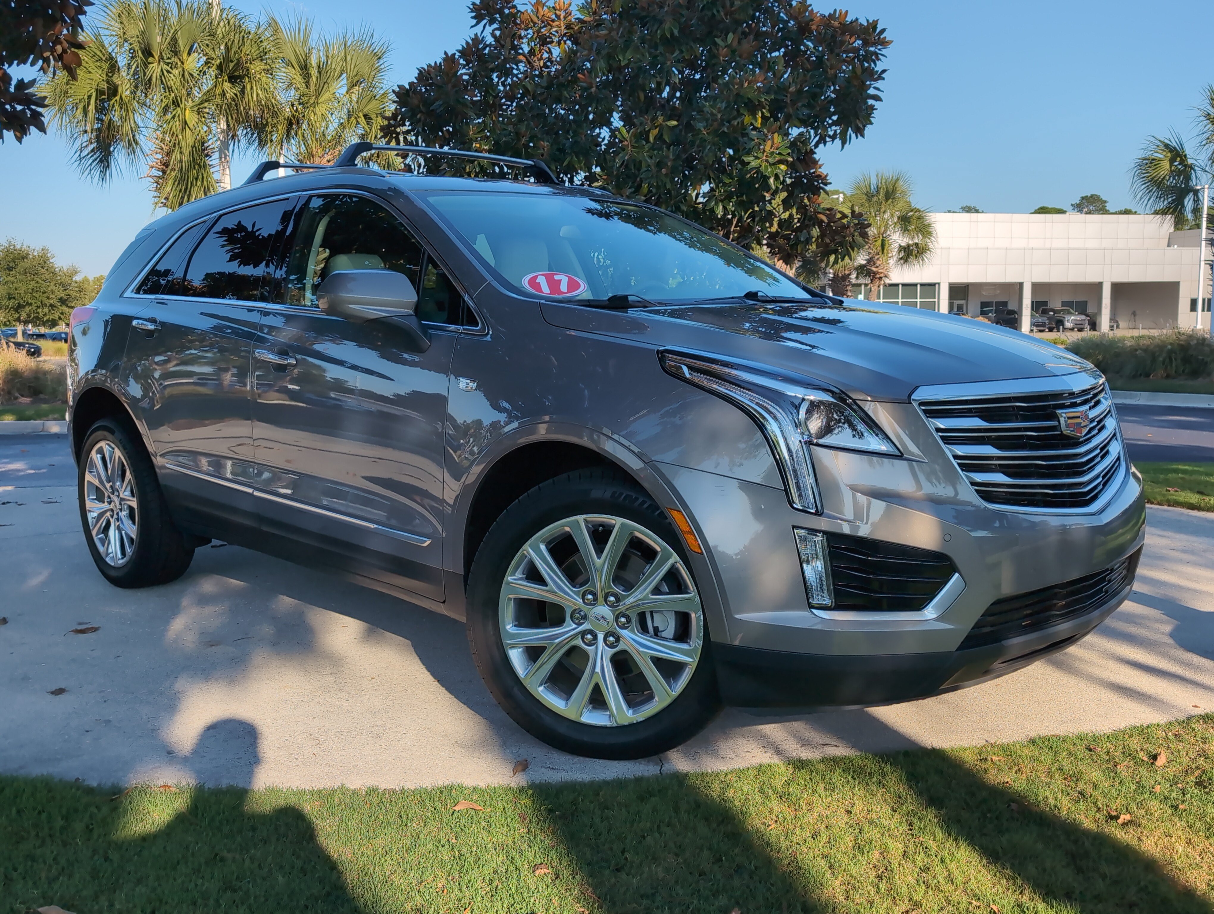 Used 2017 Cadillac XT5 Luxury w/ Driver Awareness Package FWD image 2
