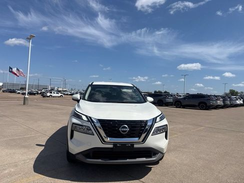 Certified 2023 Nissan Rogue SV FWD image 4