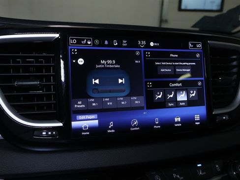 Used 2024 Chrysler Pacifica Touring-L image 30