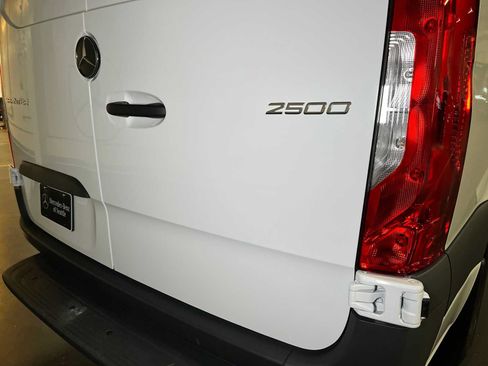 Used 2026 Mercedes-Benz Sprinter 2500 image 16