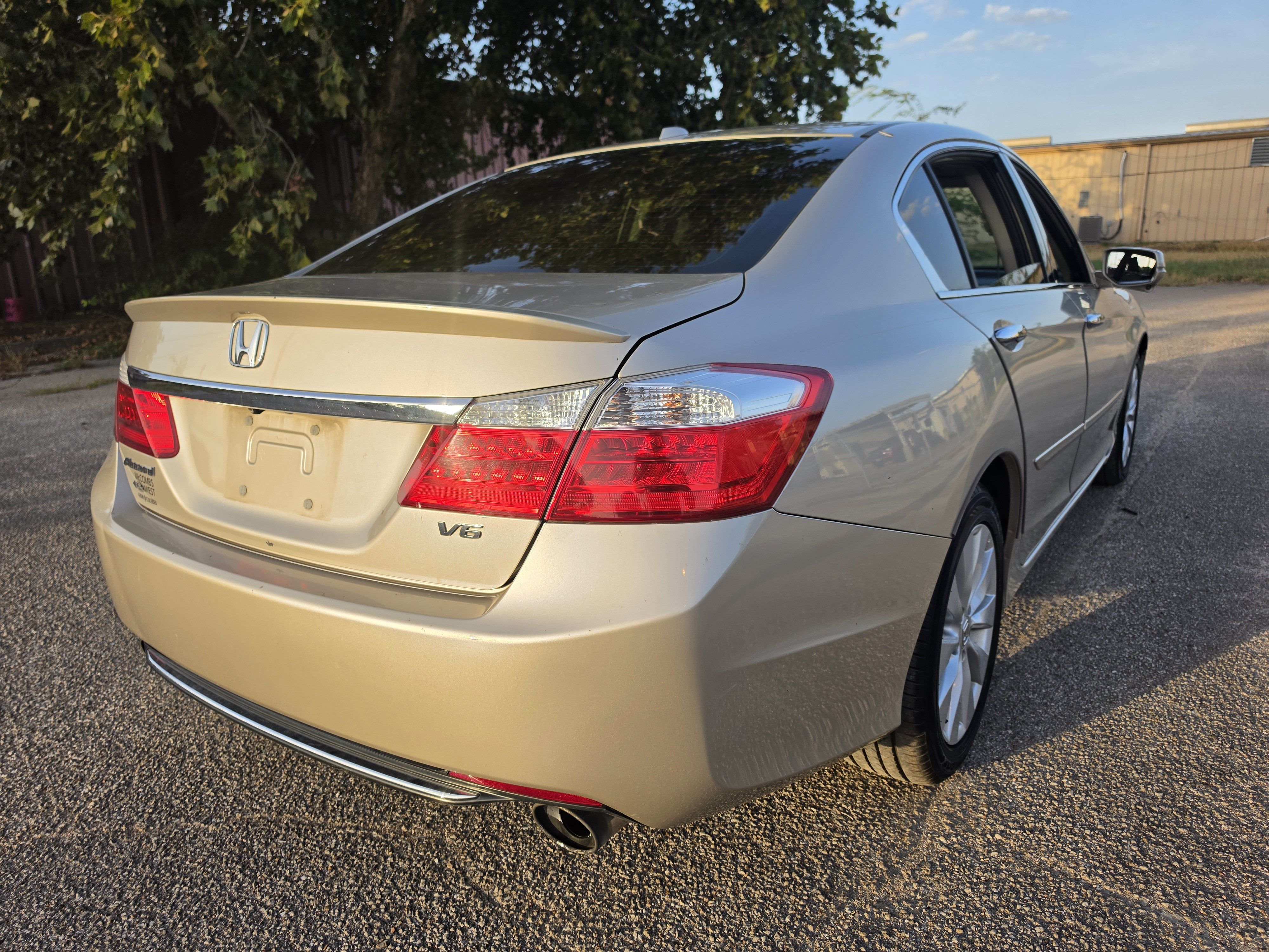 Used 2015 Honda Accord EX-L image 8