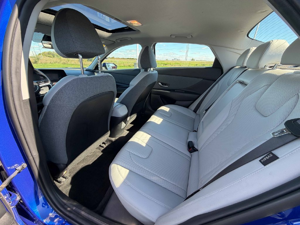 Used 2024 Hyundai Elantra Limited FWD image 19